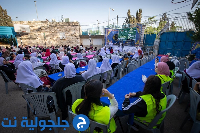 الحركة الإسلامية تنظم إفطارًا جماعيًا وتوزّع كسوة العيد على مئات العائلات والأيتام في الشيخ جراح